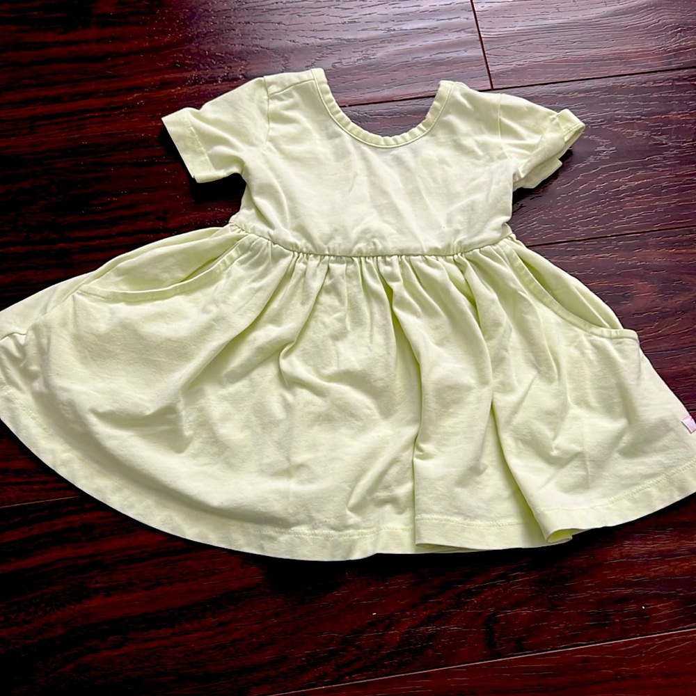 Ruffle Butts lime green play dress with pockets and bow on back size 12-18 month